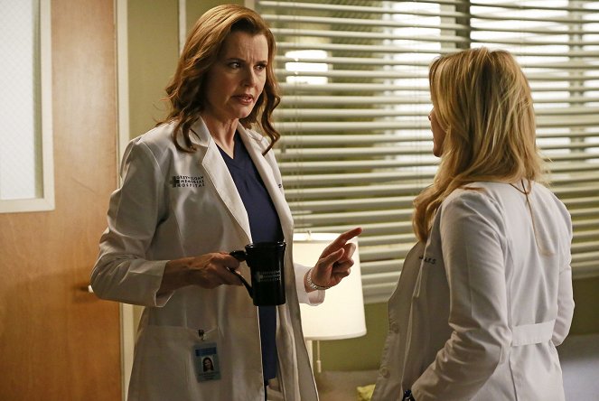Grey's Anatomy - Season 11 - Risk - Photos - Geena Davis