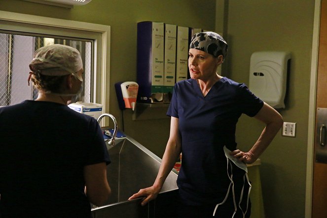 Grey's Anatomy - Season 11 - Risk - Photos - Geena Davis