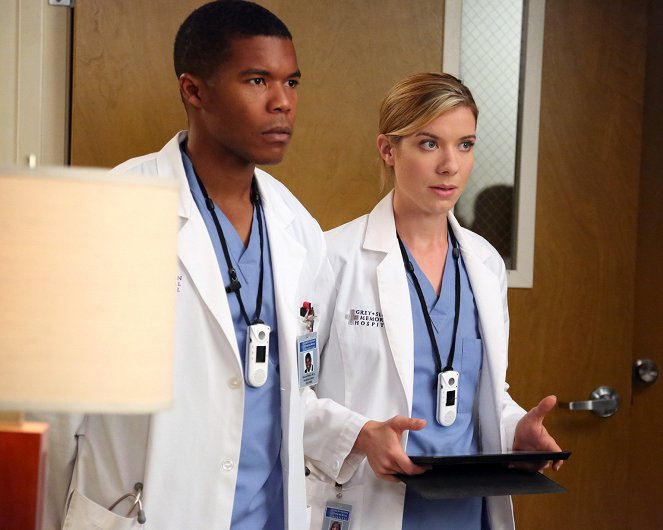 Grey's Anatomy - Season 10 - I Bet It Stung - Photos - Gaius Charles, Tessa Ferrer