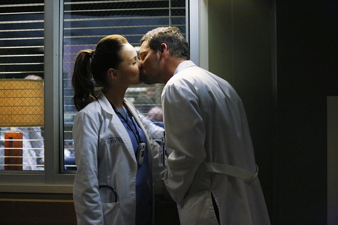 Grey's Anatomy - Somebody That I Used to Know - Photos - Camilla Luddington, Justin Chambers