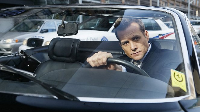 Suits - Skin in the Game - Photos - Gabriel Macht