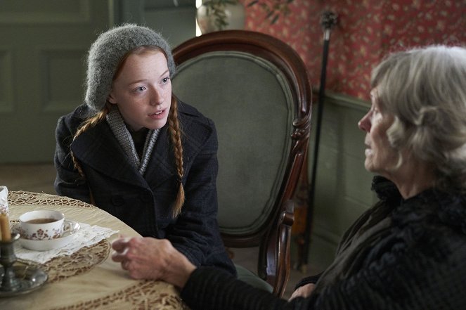 Anne with an E - Remorse Is the Poison of Life - Photos - Amybeth McNulty, Deborah Grover