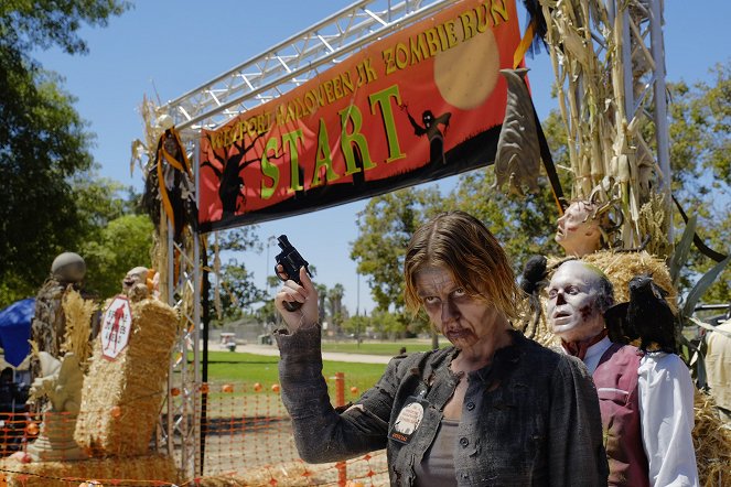 American Housewife - Season 1 - Westport Zombies - Photos