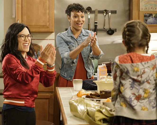 American Housewife - Filmfotos - Ali Wong, Carly Hughes