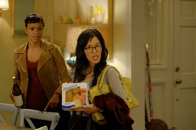 American Housewife - Season 1 - The Snub - Do filme - Carly Hughes, Ali Wong