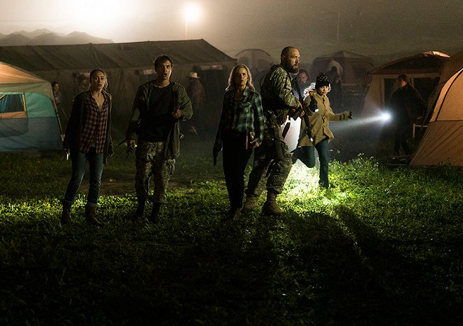 Fear the Walking Dead - The Unveiling - De la película - Alycia Debnam-Carey, Frank Dillane, Kim Dickens, Matt Lasky