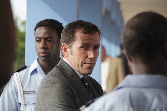 Death in Paradise - Season 1 - Predicting Murder - Photos - Gary Carr, Ben Miller