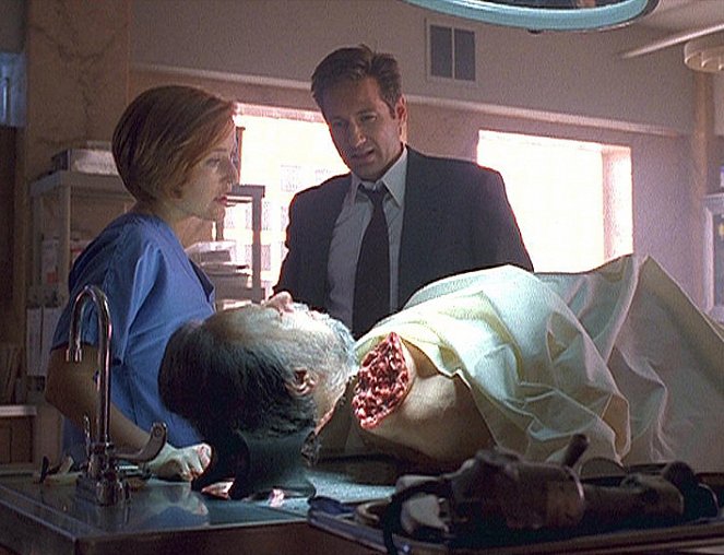 The X-Files - Season 7 - The Amazing Maleeni - Photos - Gillian Anderson, David Duchovny