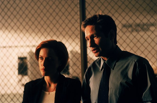 The X-Files - The Amazing Maleeni - Photos - Gillian Anderson, David Duchovny
