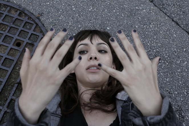 Dirk Gently's Holistic Detective Agency - Rogue Wall Enthusiasts - Photos - Hannah Marks