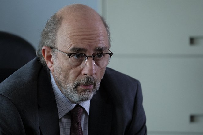 Dirk Gently's Holistic Detective Agency - Rogue Wall Enthusiasts - Photos - Richard Schiff