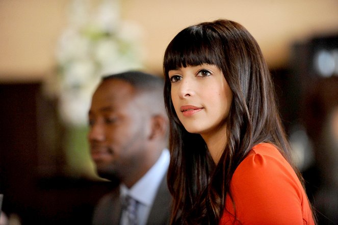 Kolme Miestä ja Tyttö - Season 4 - The Last Wedding - Kuvat elokuvasta - Hannah Simone