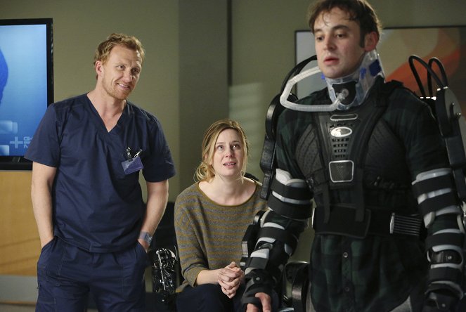 Grey's Anatomy - Season 10 - Do You Know? - Photos - Kevin McKidd, Anne Dudek, Charlie Hofheimer