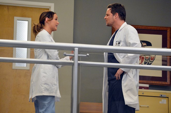 Grey's Anatomy - You've Got to Hide Your Love Away - Photos - Camilla Luddington, Justin Chambers