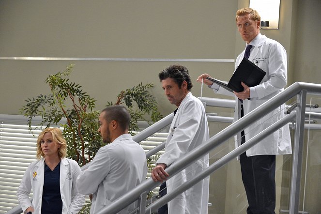 Grey's Anatomy - Die jungen Ärzte - Heimlichtuereien - Filmfotos - Jessica Capshaw, Jesse Williams, Patrick Dempsey, Kevin McKidd