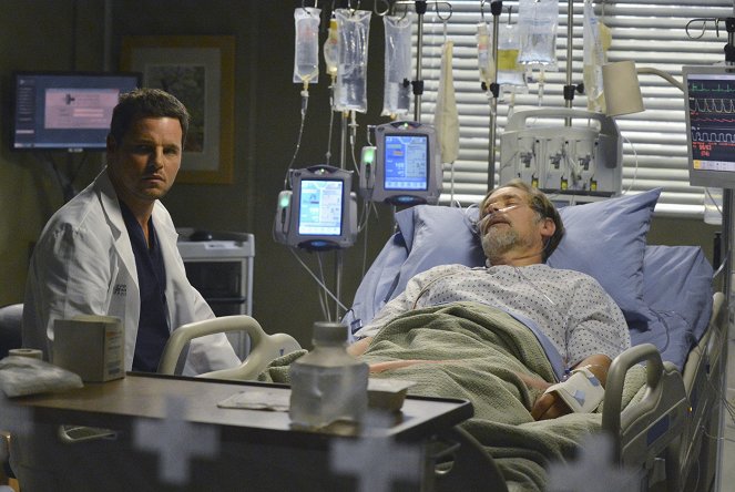 Grey's Anatomy - Season 10 - Take It Back - Photos - Justin Chambers, James Remar