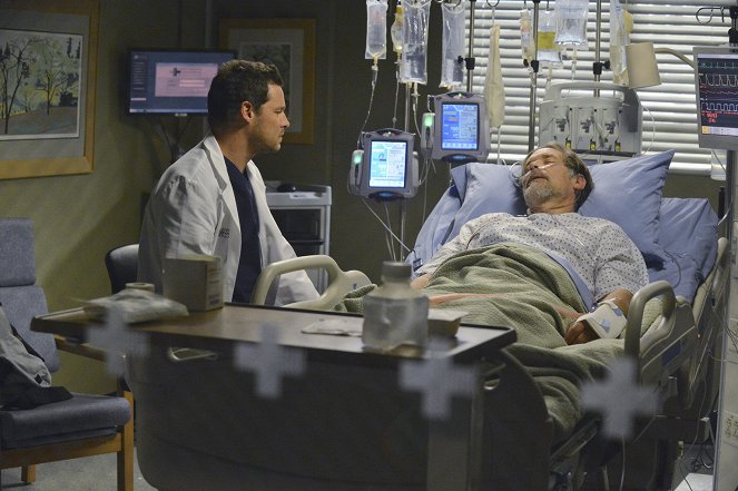 Grey's Anatomy - Season 10 - Take It Back - Photos - Justin Chambers, James Remar