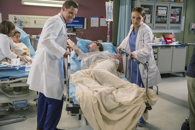 Grey's Anatomy - Where Do We Go From Here? - Van film - Justin Chambers, Camilla Luddington