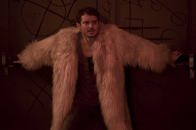Dirk Gently's Holistic Detective Agency - Fix Everything - Photos - Elijah Wood