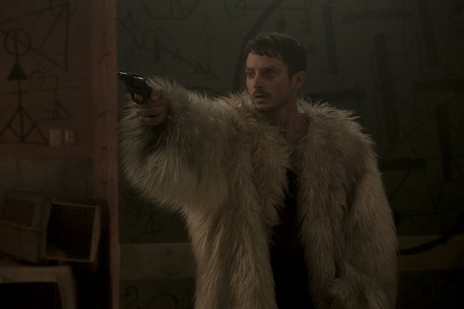 Dirk Gently's Holistic Detective Agency - Fix Everything - Photos - Elijah Wood