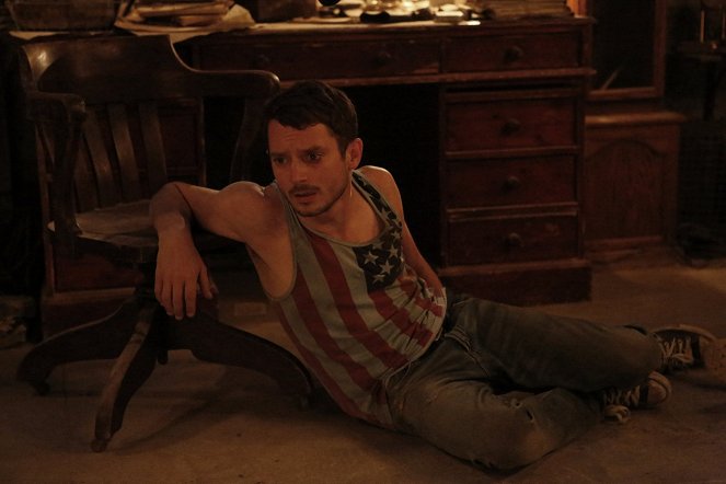 Dirk Gently's Holistic Detective Agency - Two Sane Guys Doing Normal Things - Photos - Elijah Wood
