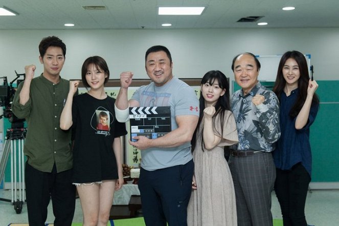 Dongnesalamdeul - Dreharbeiten - Sang-yeob Lee, Sae-ron Kim, Dong-seok Ma, Kwang Jang
