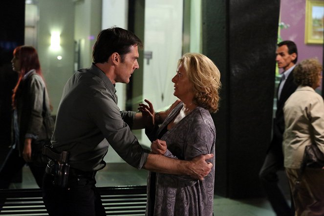 Criminal Minds - Season 8 - The Replicator - Photos - Thomas Gibson, Jayne Atkinson