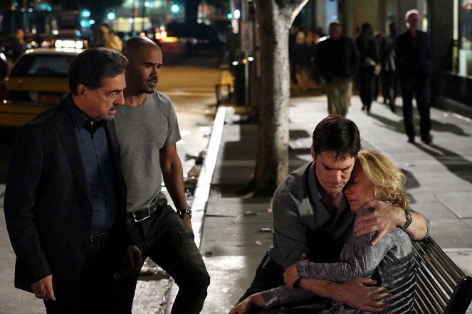 Criminal Minds - The Replicator - Photos - Joe Mantegna, Shemar Moore, Thomas Gibson, Jayne Atkinson