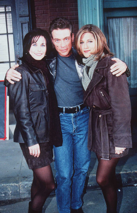 Przyjaciele - Ten po Superpucharze: część 2 - Z realizacji - Courteney Cox, Jean-Claude Van Damme, Jennifer Aniston