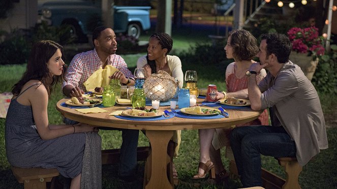The Leftovers - Season 2 - Axis Mundi - Photos - Margaret Qualley, Kevin Carroll, Regina King, Carrie Coon, Justin Theroux