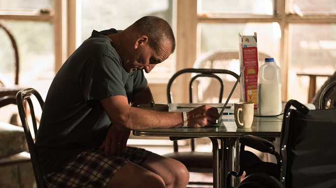 The Leftovers - No Room at the Inn - Photos - Christopher Eccleston