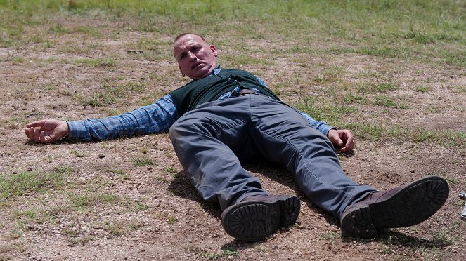 The Leftovers - No Room at the Inn - Photos - Christopher Eccleston