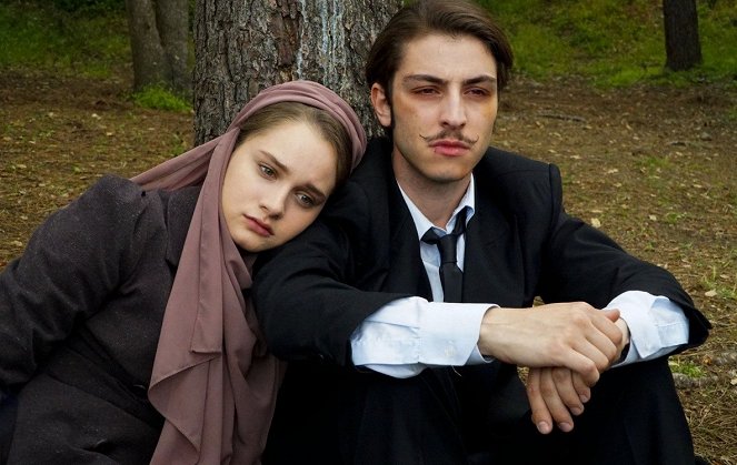 Sebzett szív - Filmfotók - Miray Daner, Boran Kuzum