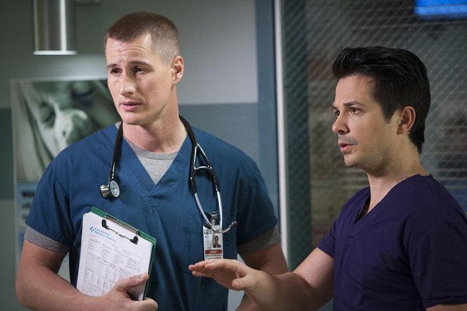 The Night Shift - Eyes Look Your Last - Van film - Brendan Fehr, Freddy Rodríguez