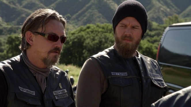 Sons of Anarchy - Oiled - Photos - Tommy Flanagan, Ryan Hurst