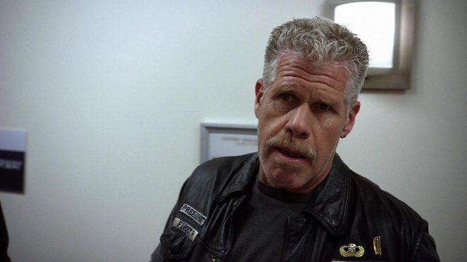 Sons of Anarchy - Oiled - Photos - Ron Perlman