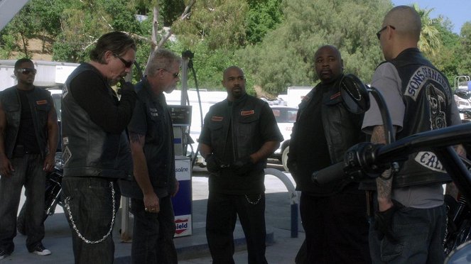 Sons of Anarchy - Season 3 - Oiled - Photos - Tommy Flanagan, Ron Perlman, Michael Beach, Marcello Thedford