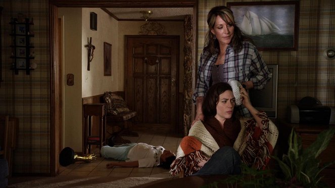 Sons of Anarchy - Caregiver - Photos - Katey Sagal, Maggie Siff