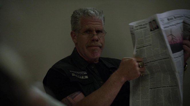 Sons of Anarchy - Turning and Turning - Photos - Ron Perlman