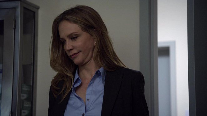 Sons of Anarchy - Turning and Turning - Van film - Ally Walker