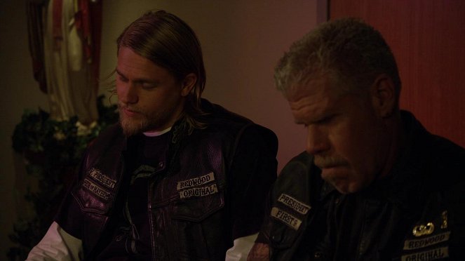 Sons of Anarchy - The Push - Photos - Charlie Hunnam, Ron Perlman
