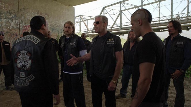 Sons of Anarchy - The Push - Van film - Charlie Hunnam, Ron Perlman