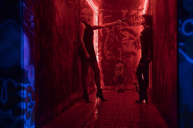 Atomic Blonde - Z filmu - Charlize Theron, Sofia Boutella