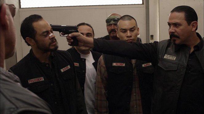 Sons of Anarchy - Widening Gyre - Van film - Jose  Pablo Cantillo, Joseph Julian Soria, Emilio Rivera