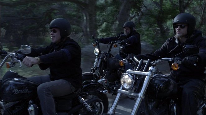 Sons of Anarchy - Season 3 - Übersee - Filmfotos - Ron Perlman, Mark Boone Junior, Charlie Hunnam