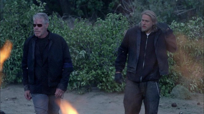 Sons of Anarchy - Sous le choc - Film - Ron Perlman, Charlie Hunnam