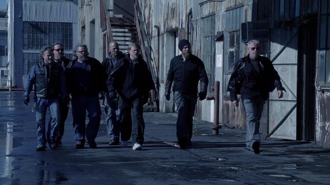 Sons of Anarchy - Nichts als die Wahrheit - Filmfotos - Darin Heames, Tommy Flanagan, Mark Boone Junior, David Labrava, Charlie Hunnam, Ryan Hurst, Ron Perlman