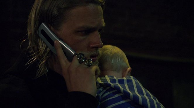 Sons of Anarchy - Season 3 - Milch - Filmfotos - Charlie Hunnam