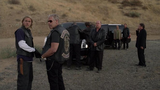 Sons of Anarchy - NS - Photos - Charlie Hunnam, Ron Perlman