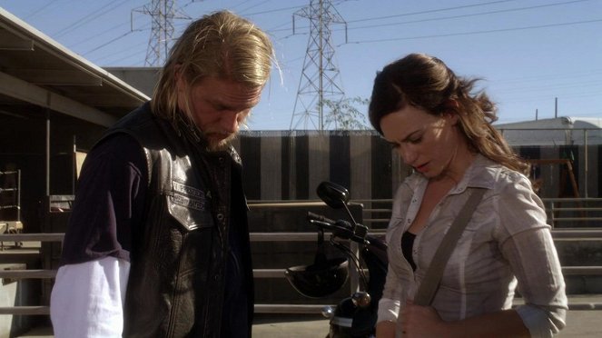 Sons of Anarchy - NS - Van film - Charlie Hunnam, Maggie Siff